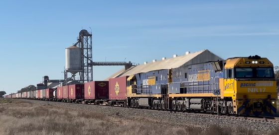 Logistik Containerfrachtzug weltweit Von China nach Deutschland Niederlande Großbritannien